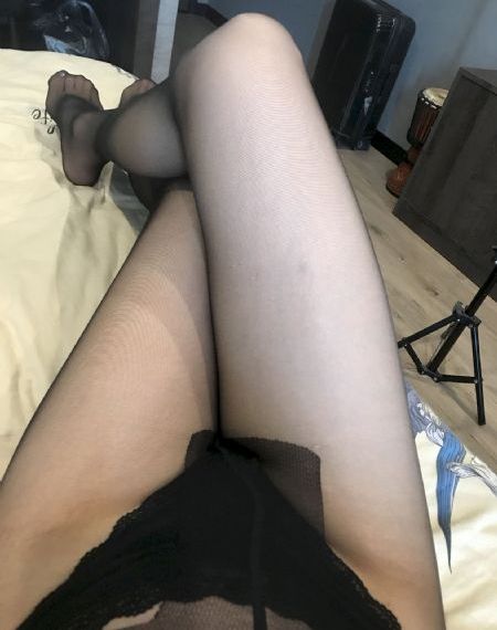 在打烊后仅剩两人的沙龙