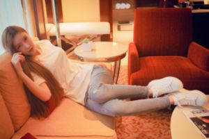 美女扒开尿道