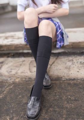 美女用手扒开自己下面