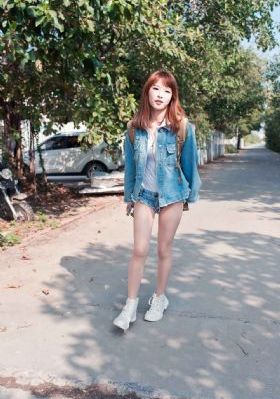 《漂亮的女邻居》在线
